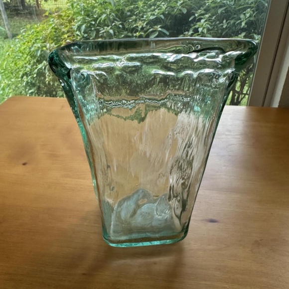 Unusual squared glass flowing water vase or crock - Picture 5 of 7